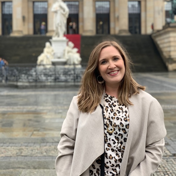 Meet your Posher, Alix - Picture 1 of 1